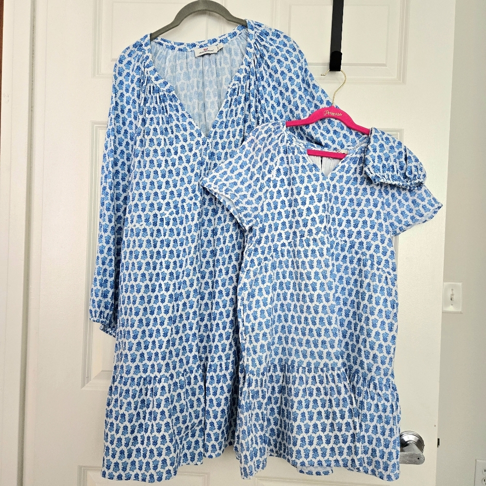 Mother & Daughter 🤍🧿💙Blue and White Patterned Dress Set